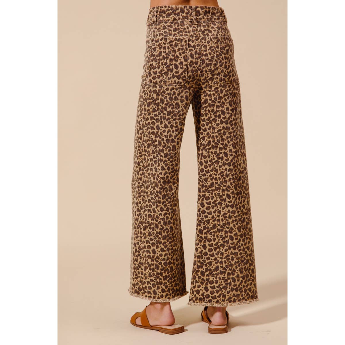 Mid-Rise Leopard Print Wide-Leg Jeans with Frayed Hem