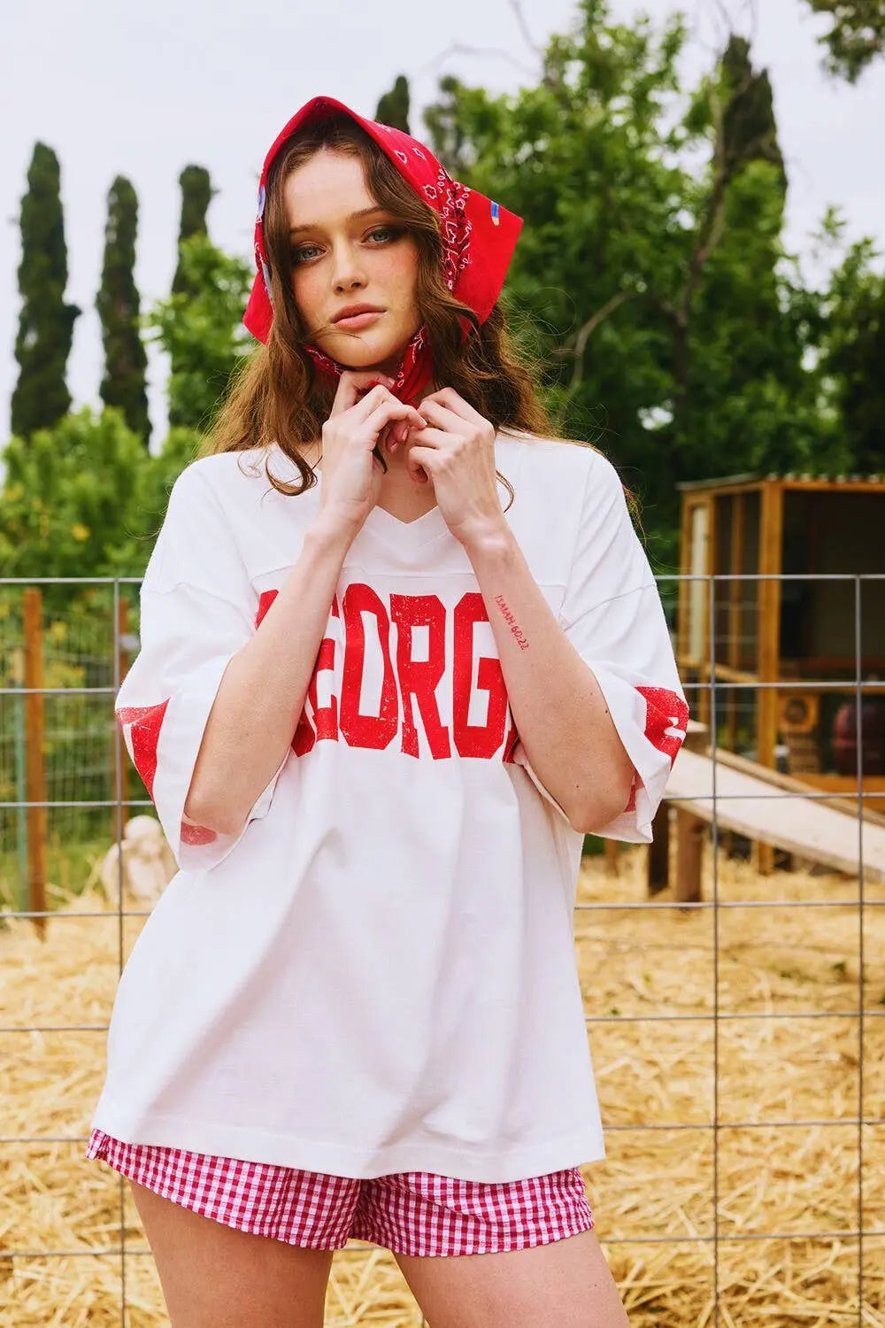 T2618B 'GEORGIA' Print V-neck Football T-shirt Top : Ivory/Red / S-M-L (2-2-2) BUCKETLIST