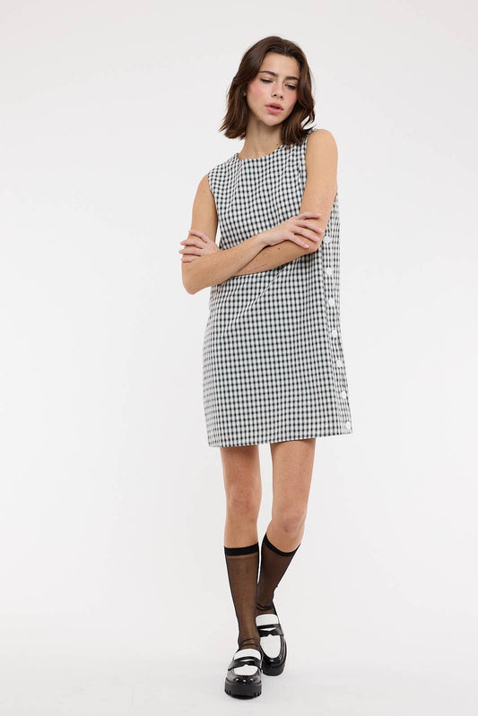 Schwarz-weiß kariertes Mini-Kleid mit seitlicher Knopfleiste – Ärmelloses Sommerkleid