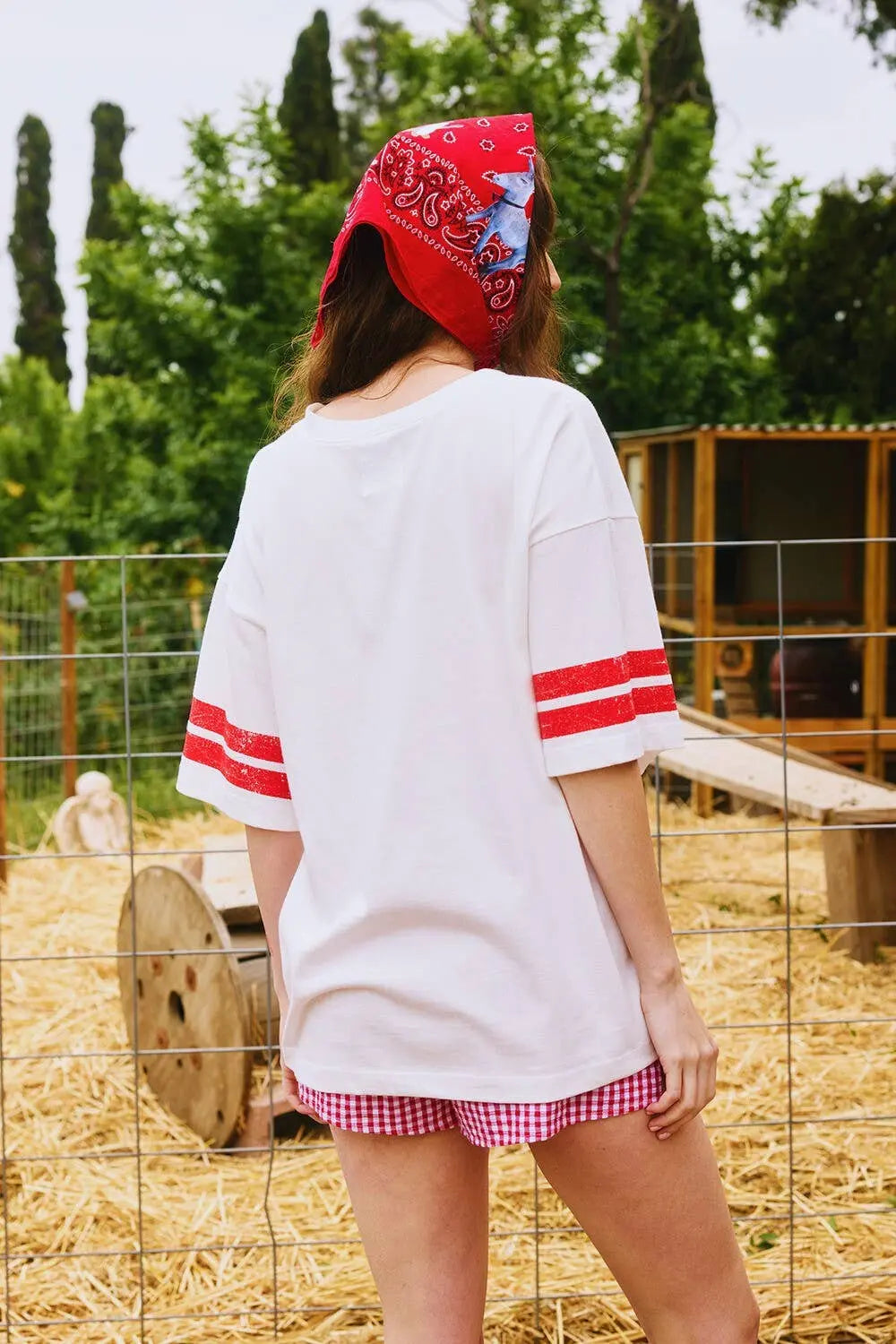 T2618B 'GEORGIA' Print V-neck Football T-shirt Top : Ivory/Red / S-M-L (2-2-2) BUCKETLIST