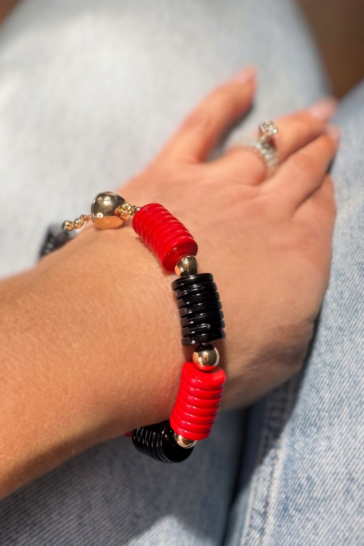 Red & Black Game Day Flat Bead Magnetic Bracelet