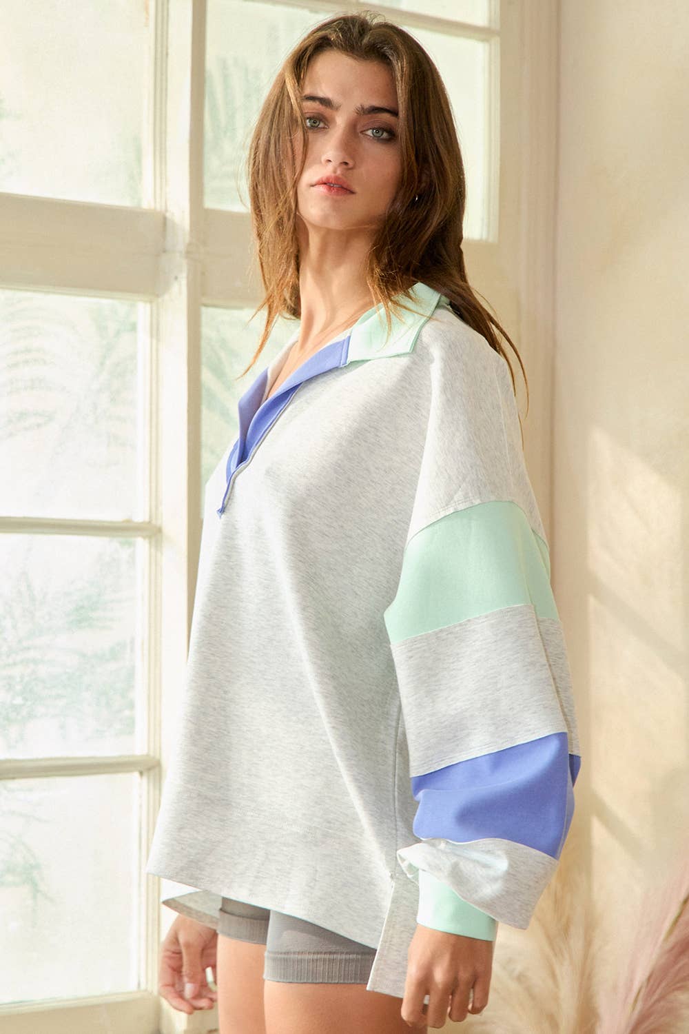 Preppy Little Secret – Mint- und Graufarbenes Oversized-Top mit Kragen und Farbblock-Design