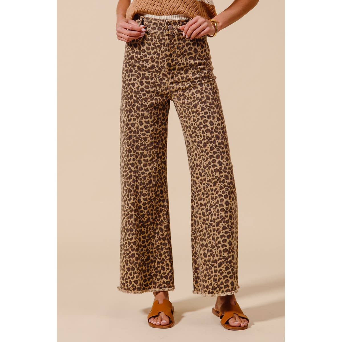 Mid-Rise Leopard Print Wide-Leg Jeans with Frayed Hem