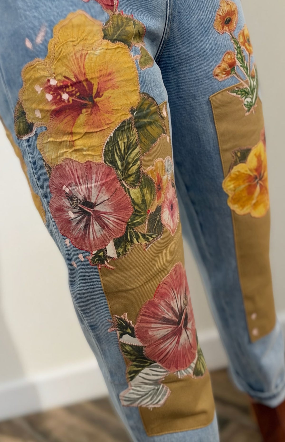 Autumn Floral Patchwork Barrel Leg Jeans – Light Wash