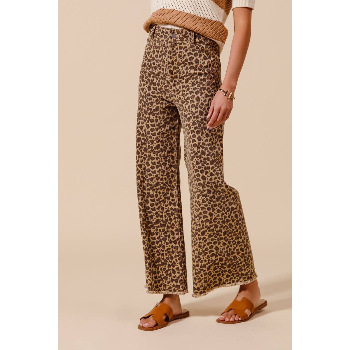 Mid-Rise Leopard Print Wide-Leg Jeans with Frayed Hem