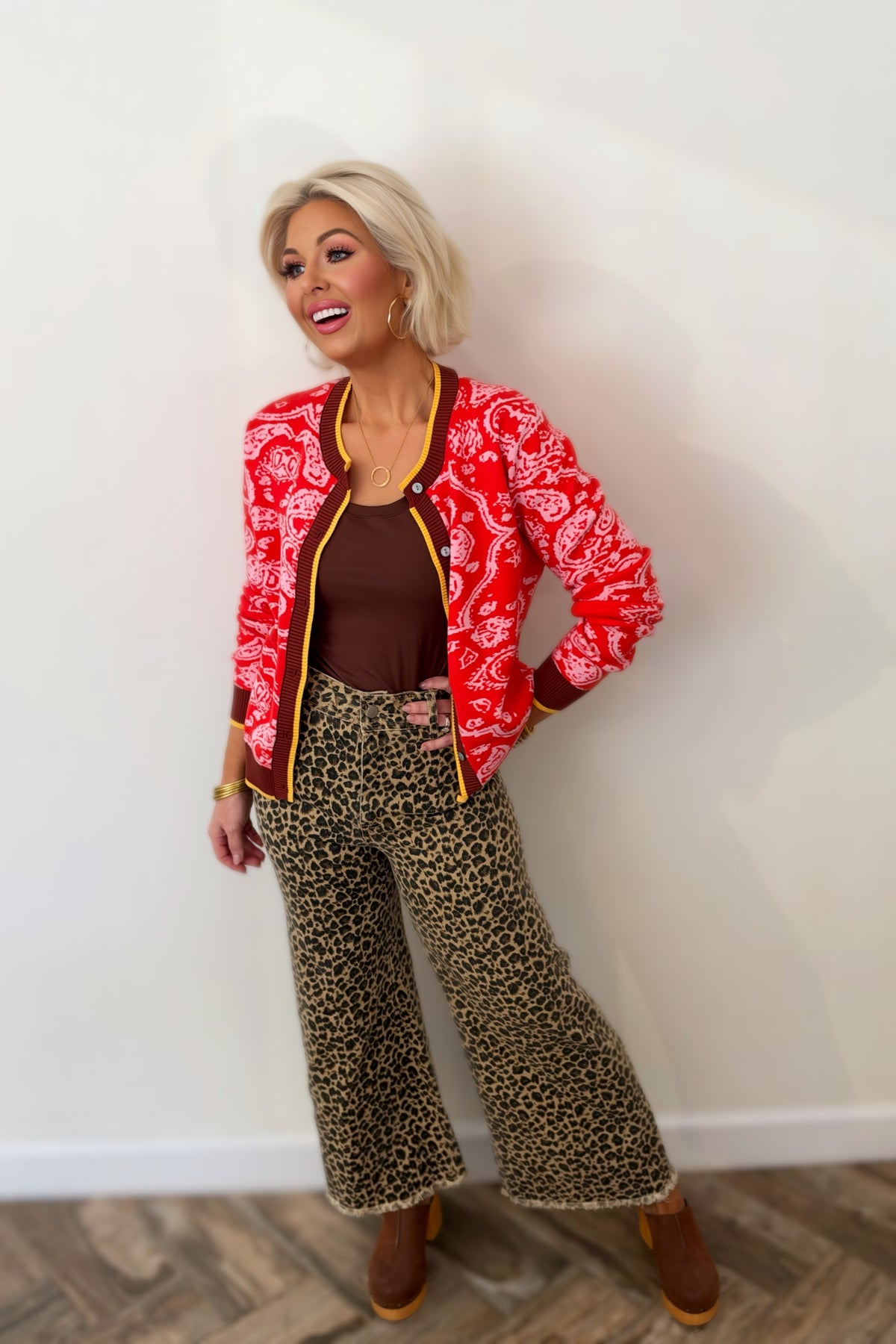Mid-Rise Leopard Print Wide-Leg Jeans with Frayed Hem