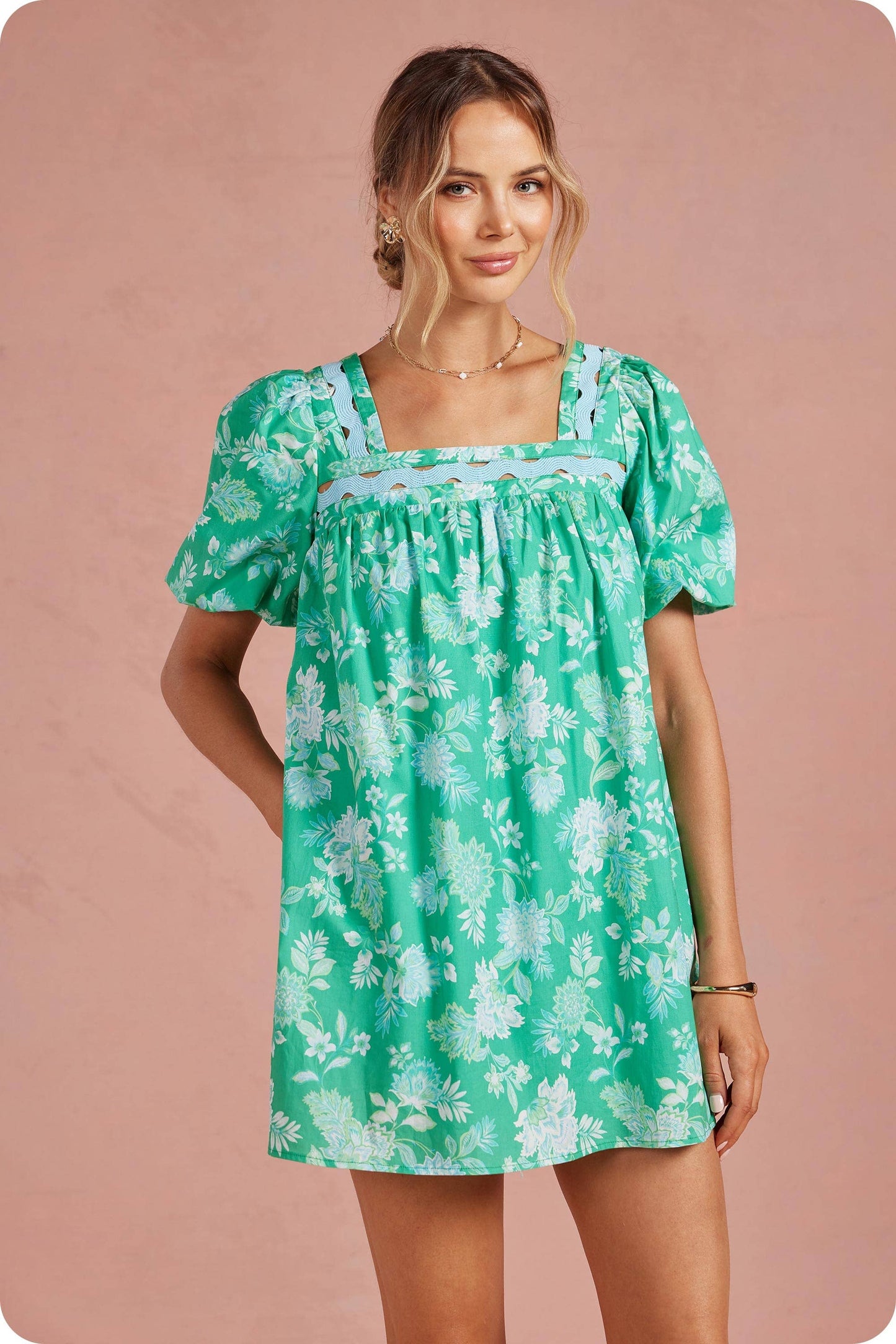 Bloom & Swoon Blumen-Garten-Kleid mit Ric-Rac-Bordüre und Puffärmeln in Kelly-Grün