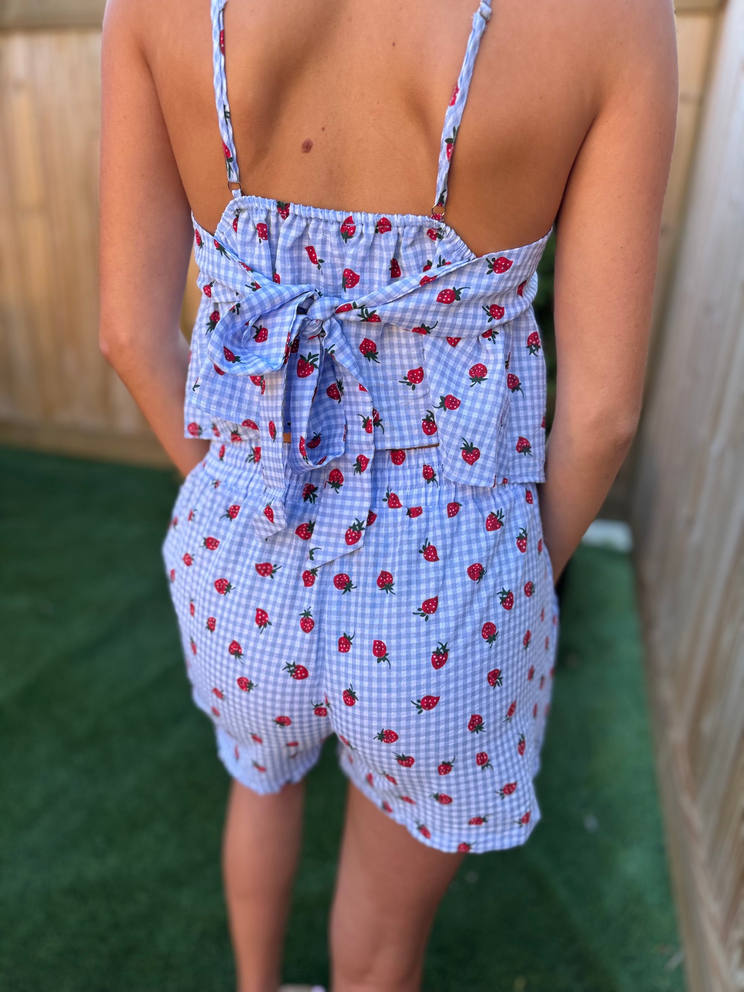 Erdbeer-Gingham Zweiteiler | Damen Sommer Tanktop & Shorts Set | Babydoll-Cami + Shorts mit Kordelzug | Süßes passendes Urlaubsoutfit