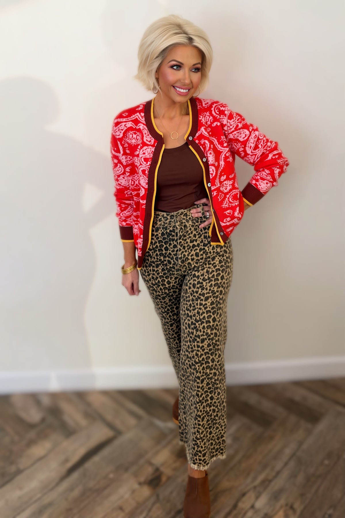 Mid-Rise Leopard Print Wide-Leg Jeans with Frayed Hem