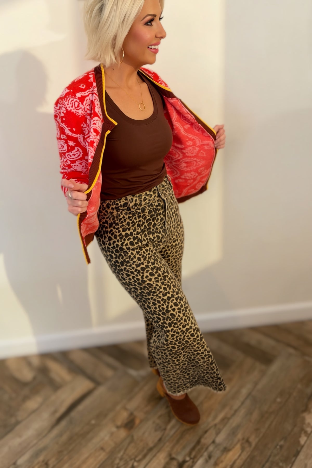 Mid-Rise Leopard Print Wide-Leg Jeans with Frayed Hem