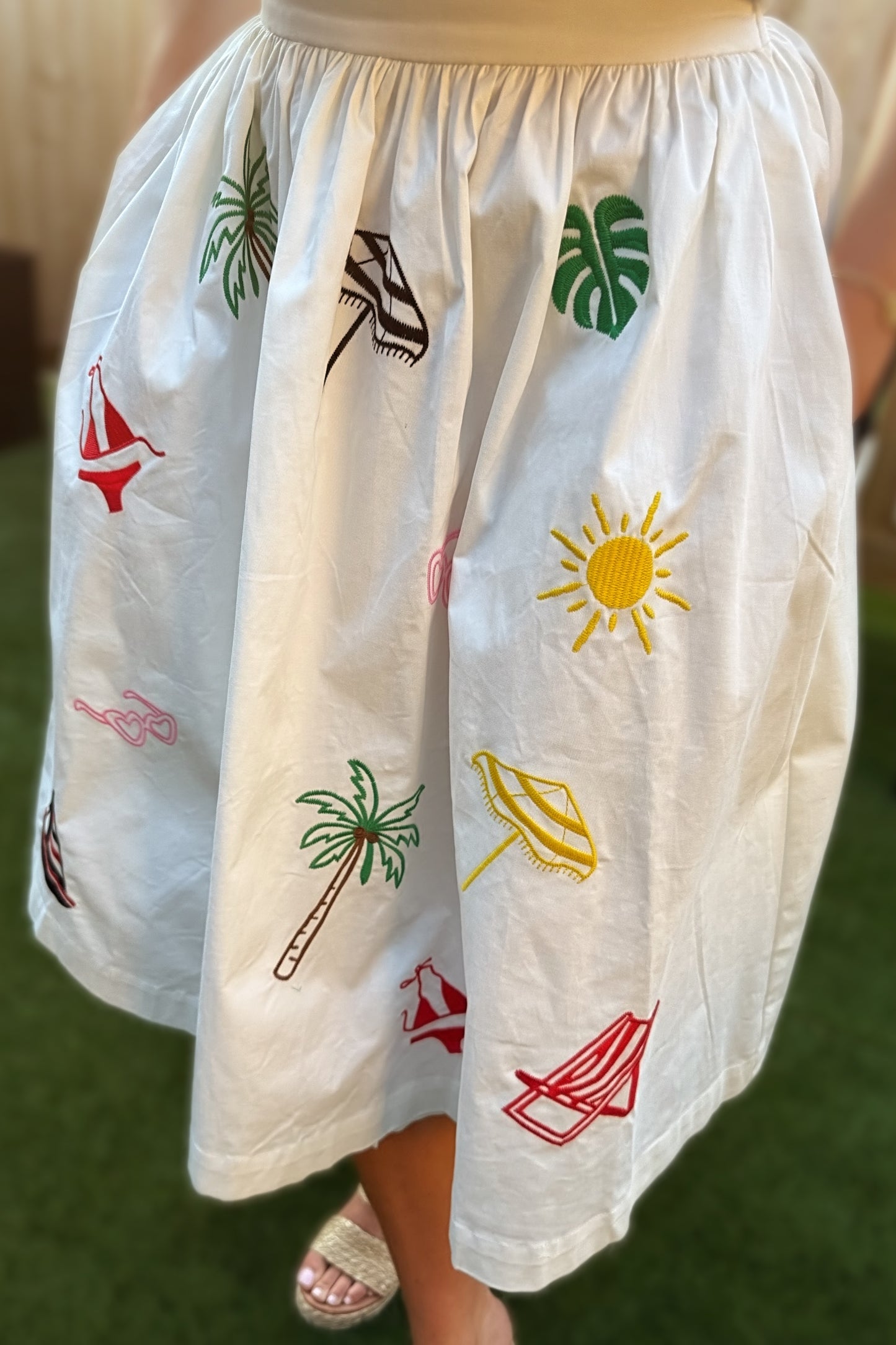 Bestickter Midi-Rock für die Küste – Strand- & Urlaubs-Sommer-Outfit