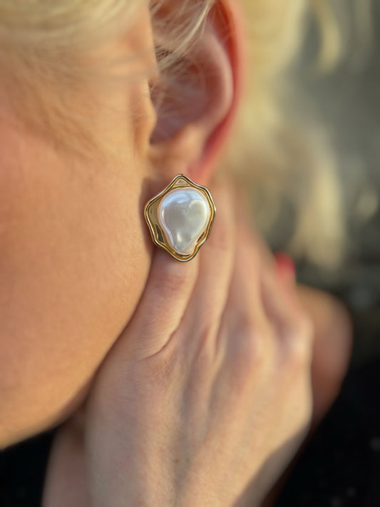 Charleston Classic Shell Pearl Earrings