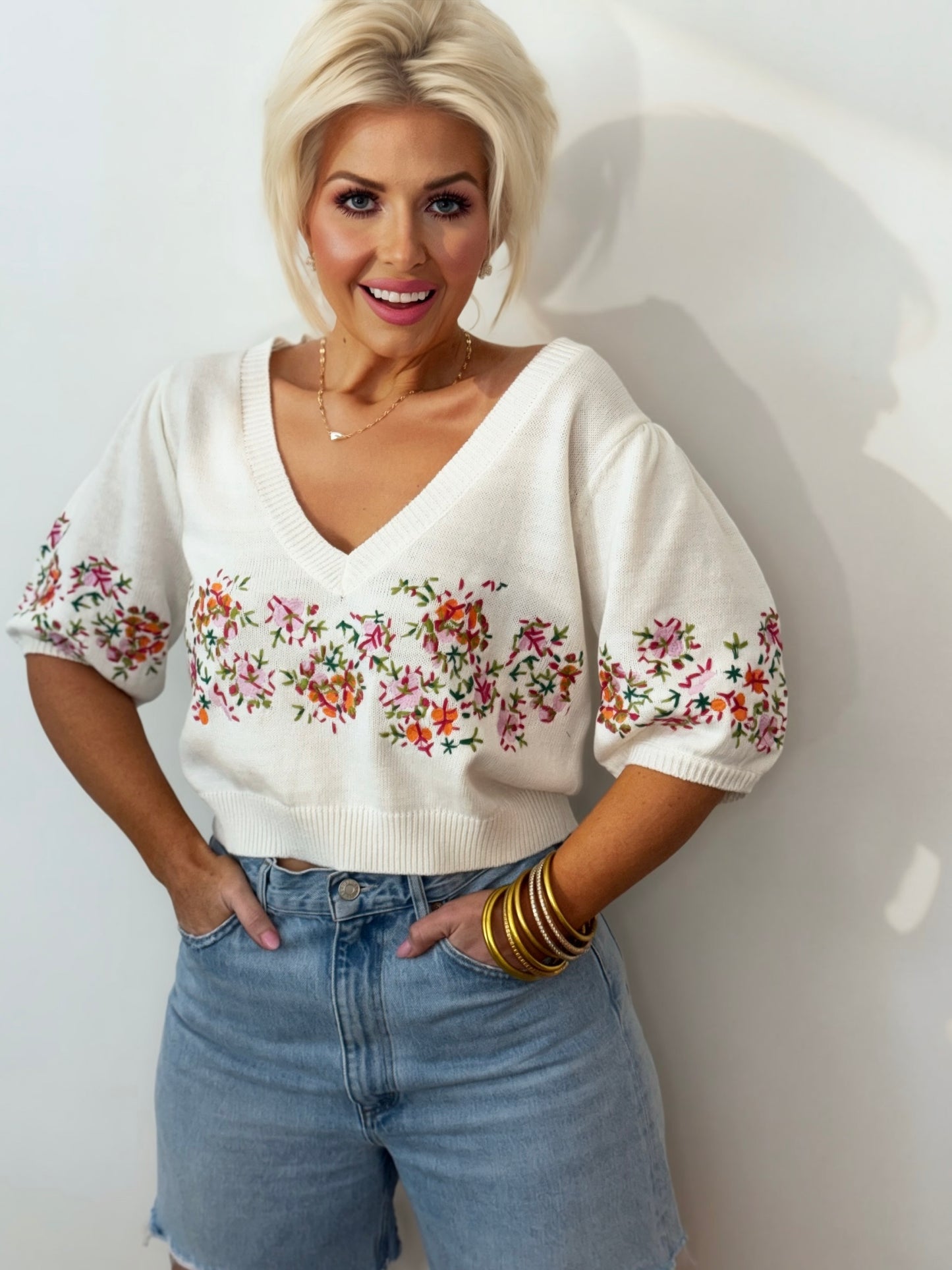 Strickpullover mit Blumenstickerei, kurzen Puffärmeln und Rundhalsausschnitt "Secret Garden"