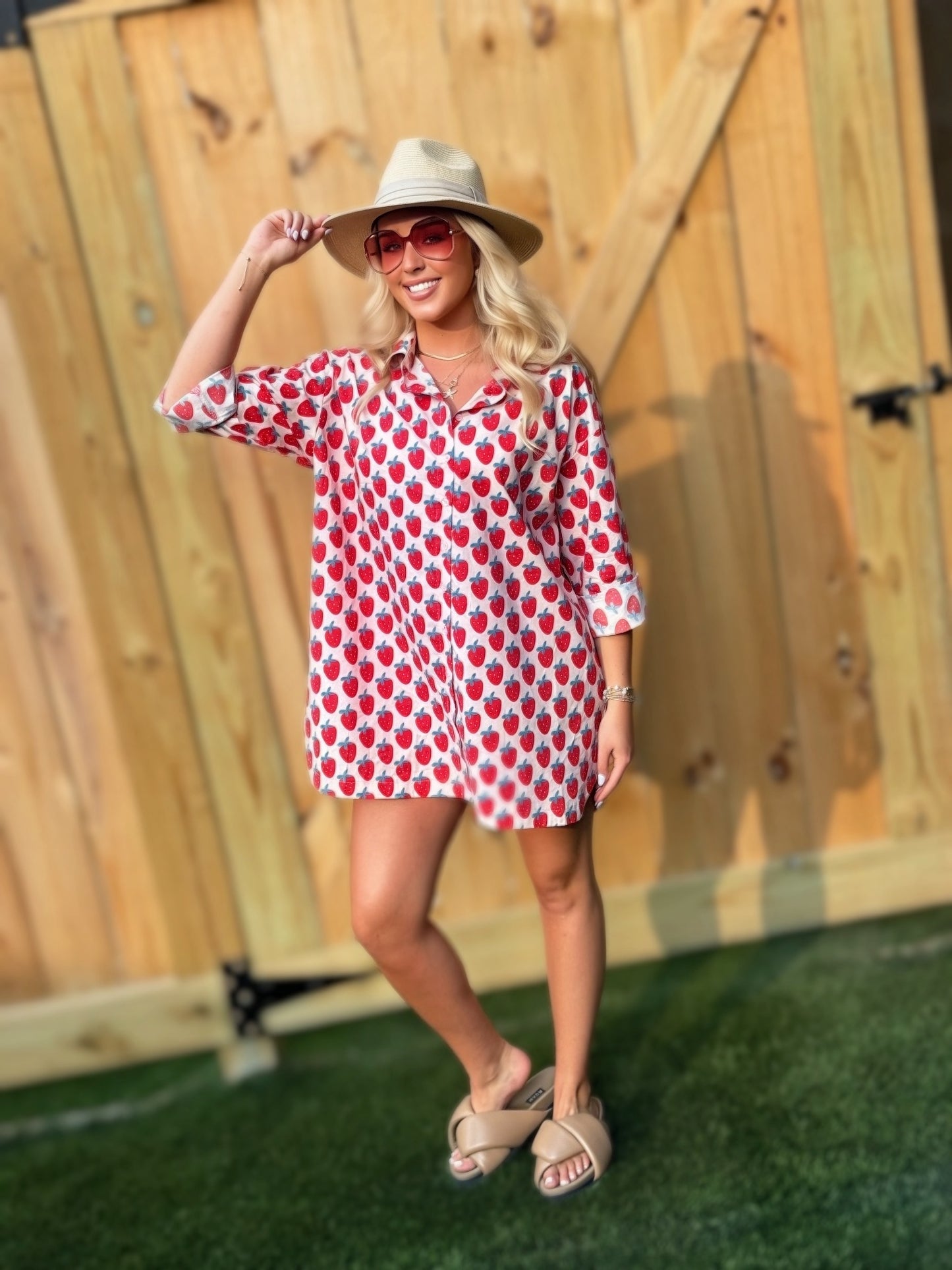 Erdbeer-Print Oversized Hemdblusenkleid | Strand-Cover-Up mit Knöpfen | Damen Baumwoll Resort-Kleid