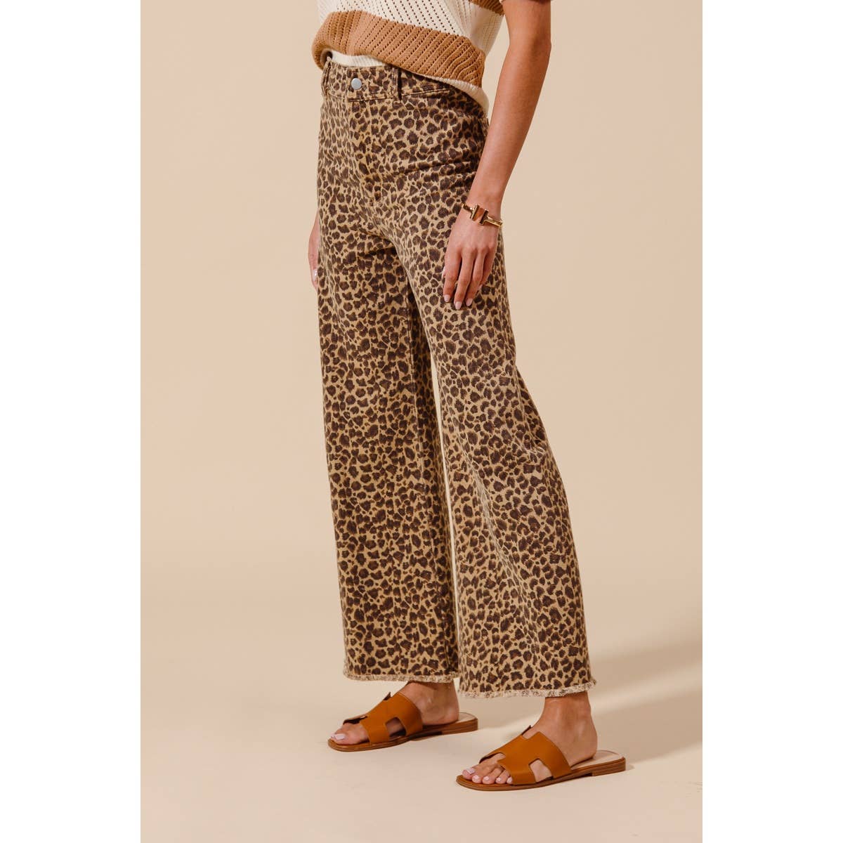 Mid-Rise Leopard Print Wide-Leg Jeans with Frayed Hem
