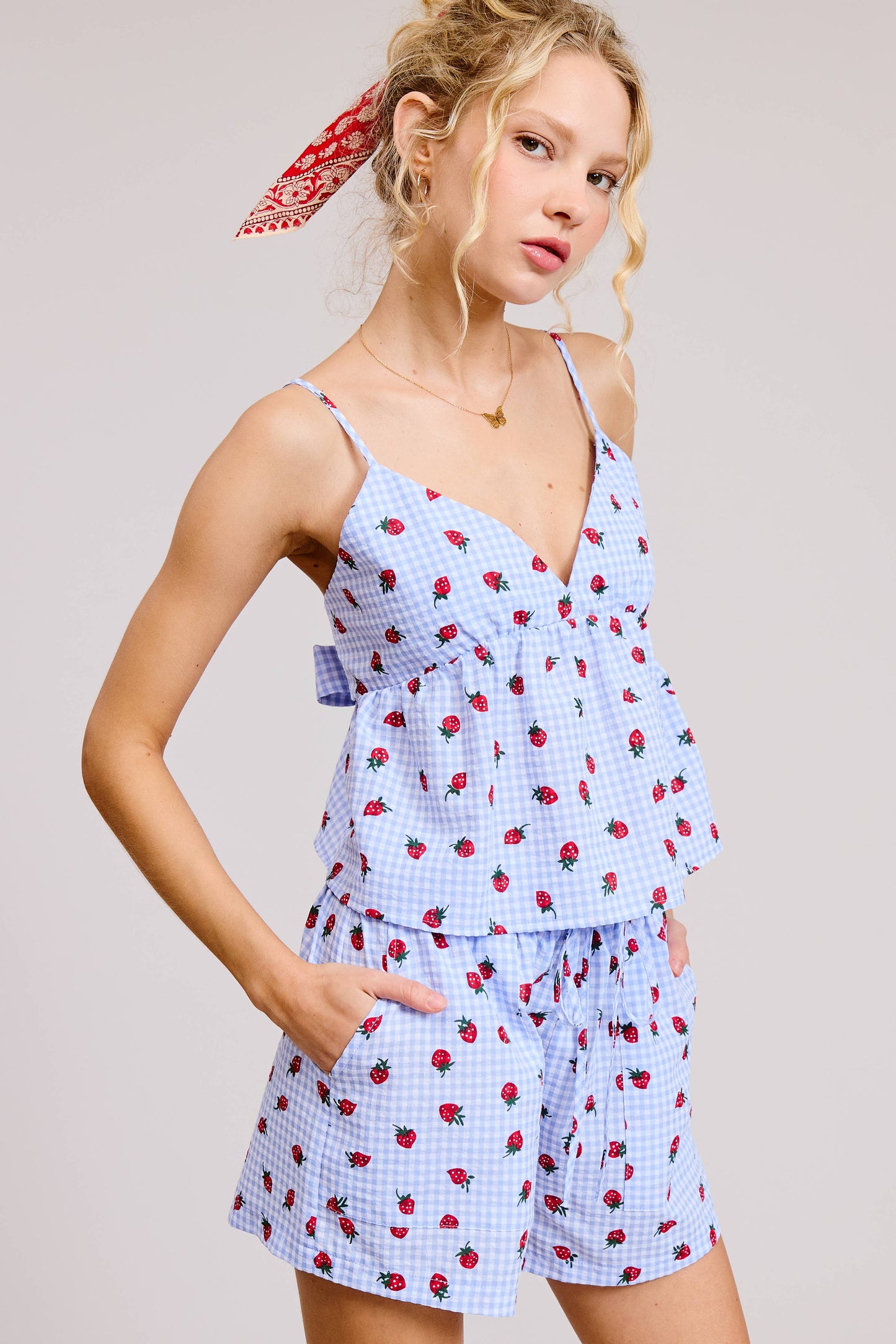 Erdbeer-Gingham Zweiteiler | Damen Sommer Tanktop & Shorts Set | Babydoll-Cami + Shorts mit Kordelzug | Süßes passendes Urlaubsoutfit