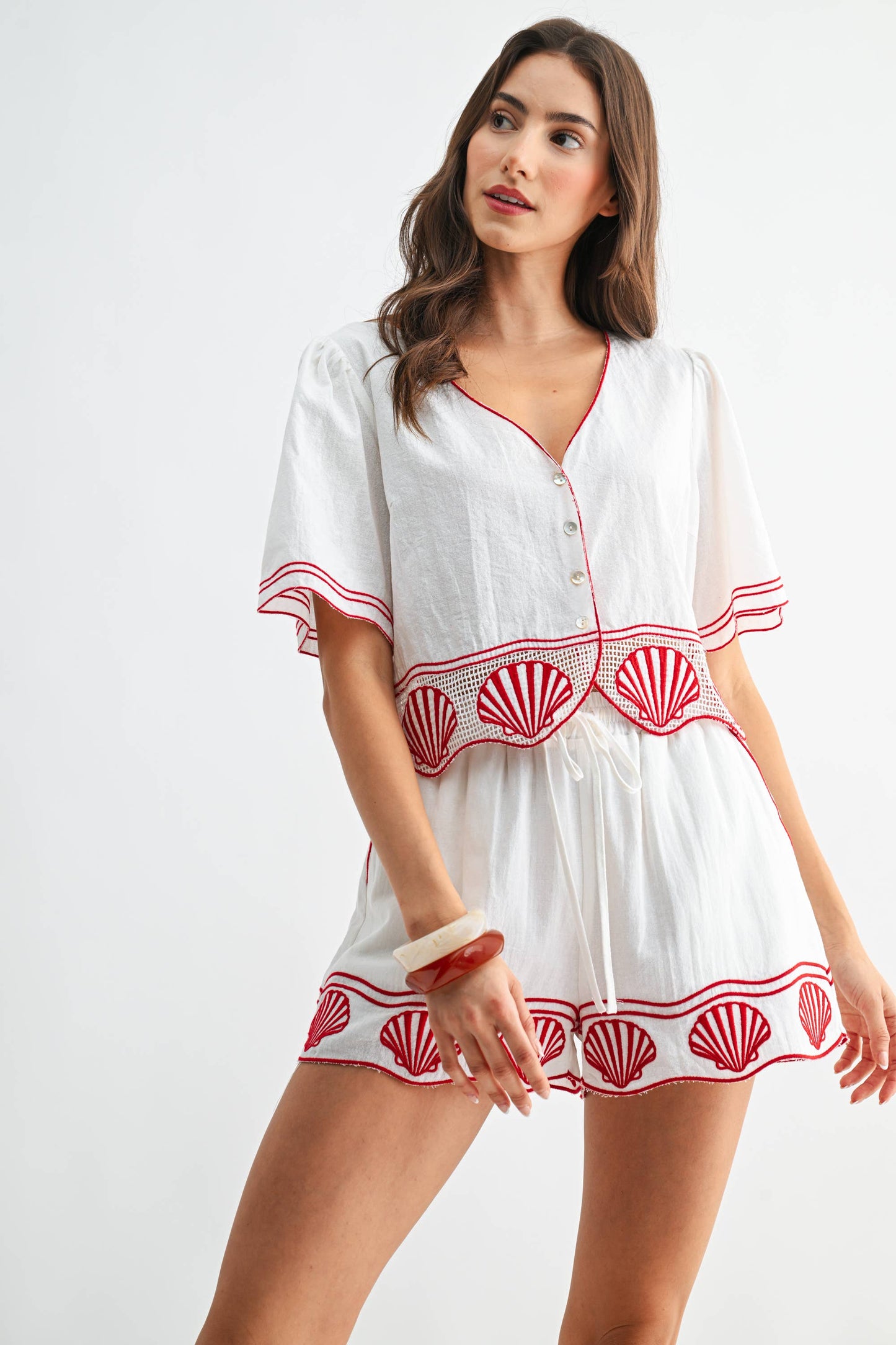 CJT26819 Baumwoll-Croptop mit Muschelstickerei: OFF WHITE/RED / S-M-L (3-2-1)