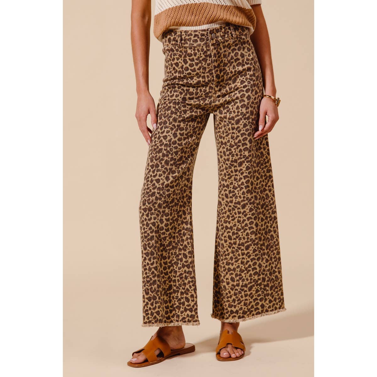 Mid-Rise Leopard Print Wide-Leg Jeans with Frayed Hem